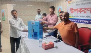 
                                                    শালিখায় উপজেলা প্রশাসনের উদ্যোগে উন্নয়ন সহায়তা উপকরণ বিতরণ