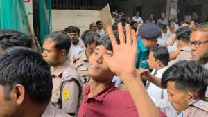 
                                                    শেখ হাসিনার জন্মদিন পালন ও নাশকতা : ১৫ আসামি রিমান্ড শেষে কারাগারে