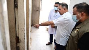 সাড়ে চার ঘণ্টায় ১৩ স্থান পরিদর্শনে প্রধানমন্ত্রী, কিছু বিষয়ে অসন্তোষ