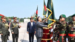 
                                                    সেনাবাহিনীর ৭ ইউনিটকে ন্যাশনাল স্ট্যান্ডার্ড দিলেন প্রধানমন্ত্রী