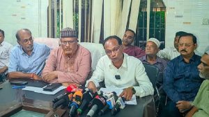 
                                                    ২০ বছরের পুরনো বাস চলতে না দিলে ১ নভেম্বর থেকে ধর্মঘট
